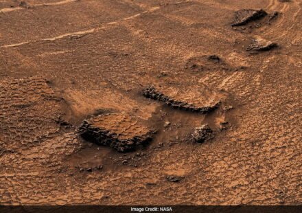 Curiosity Mars Rover discovers honeycomb textures on Mars surface